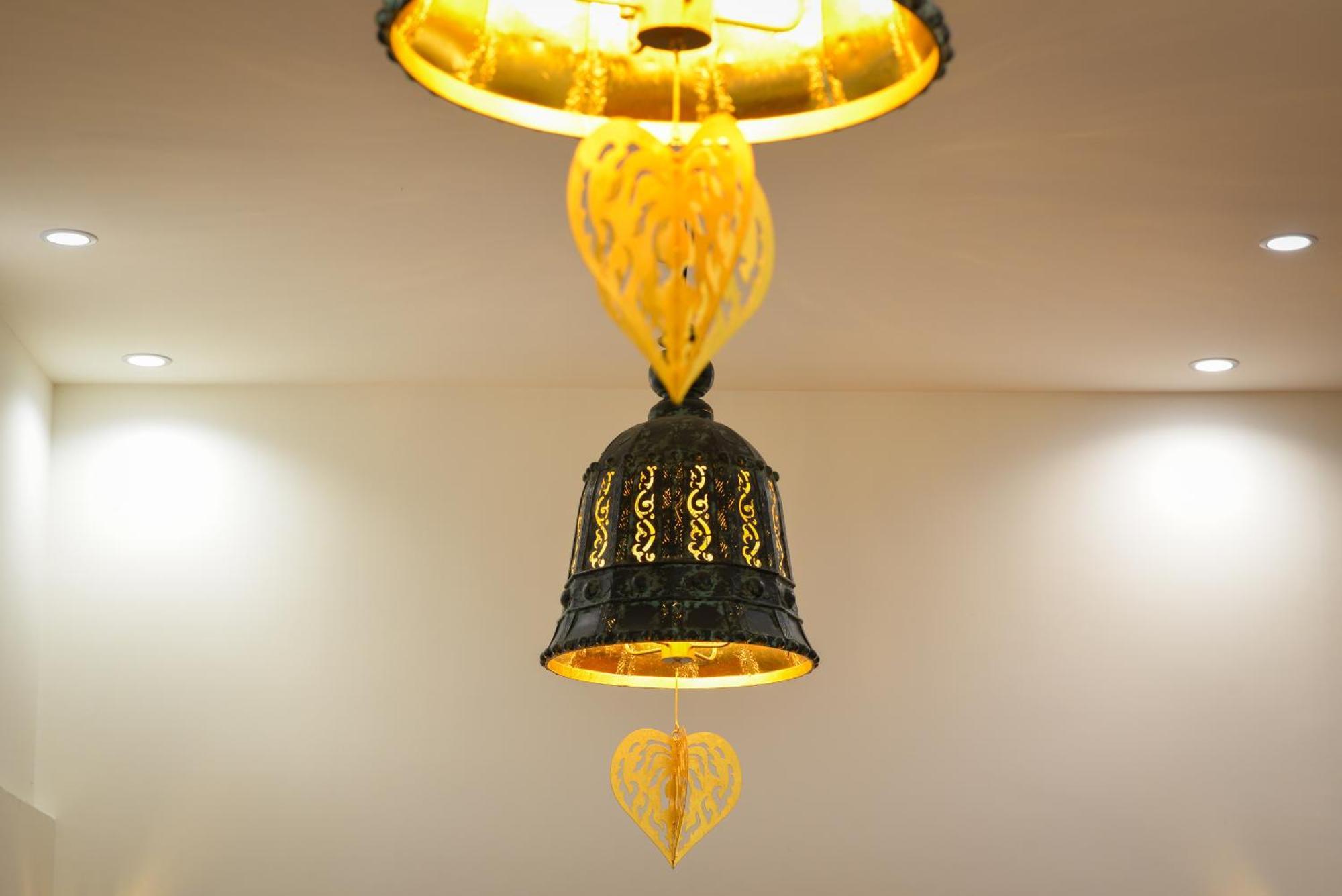 Villa De Pranakorn بانكوك المظهر الخارجي الصورة Bell in a temple