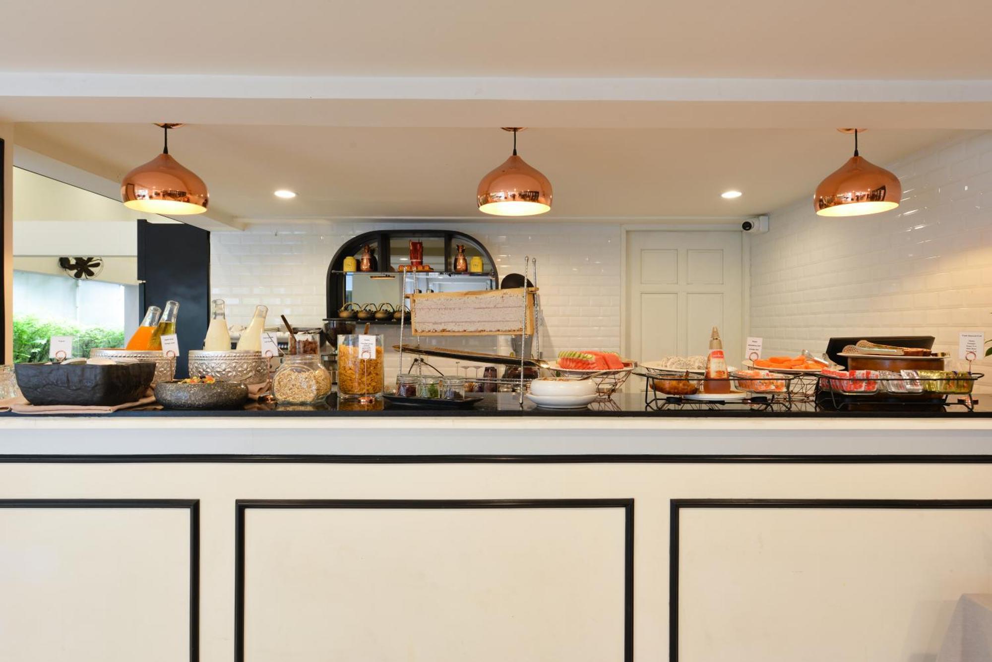 Villa De Pranakorn بانكوك المظهر الخارجي الصورة The bar at the restaurant