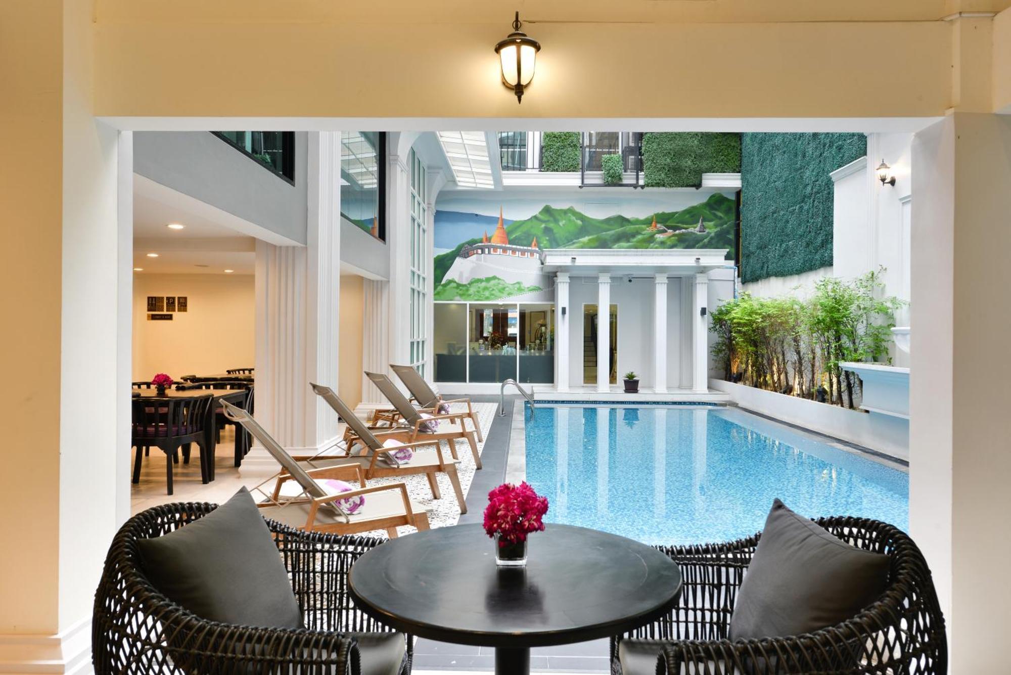 Villa De Pranakorn بانكوك المظهر الخارجي الصورة The pool at the hotel