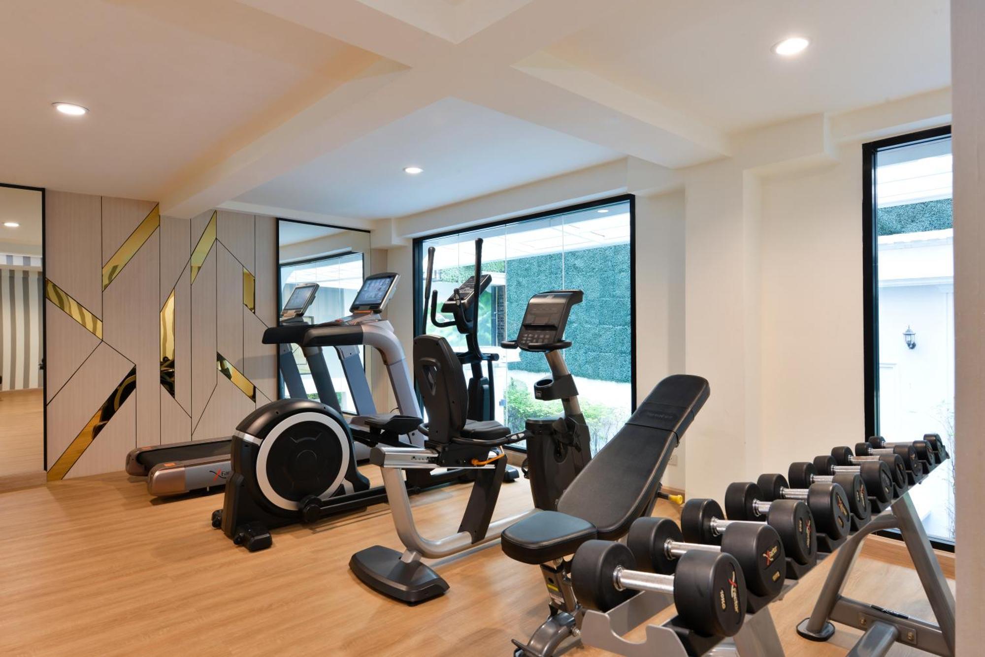 Villa De Pranakorn بانكوك المظهر الخارجي الصورة The gym at the hotel