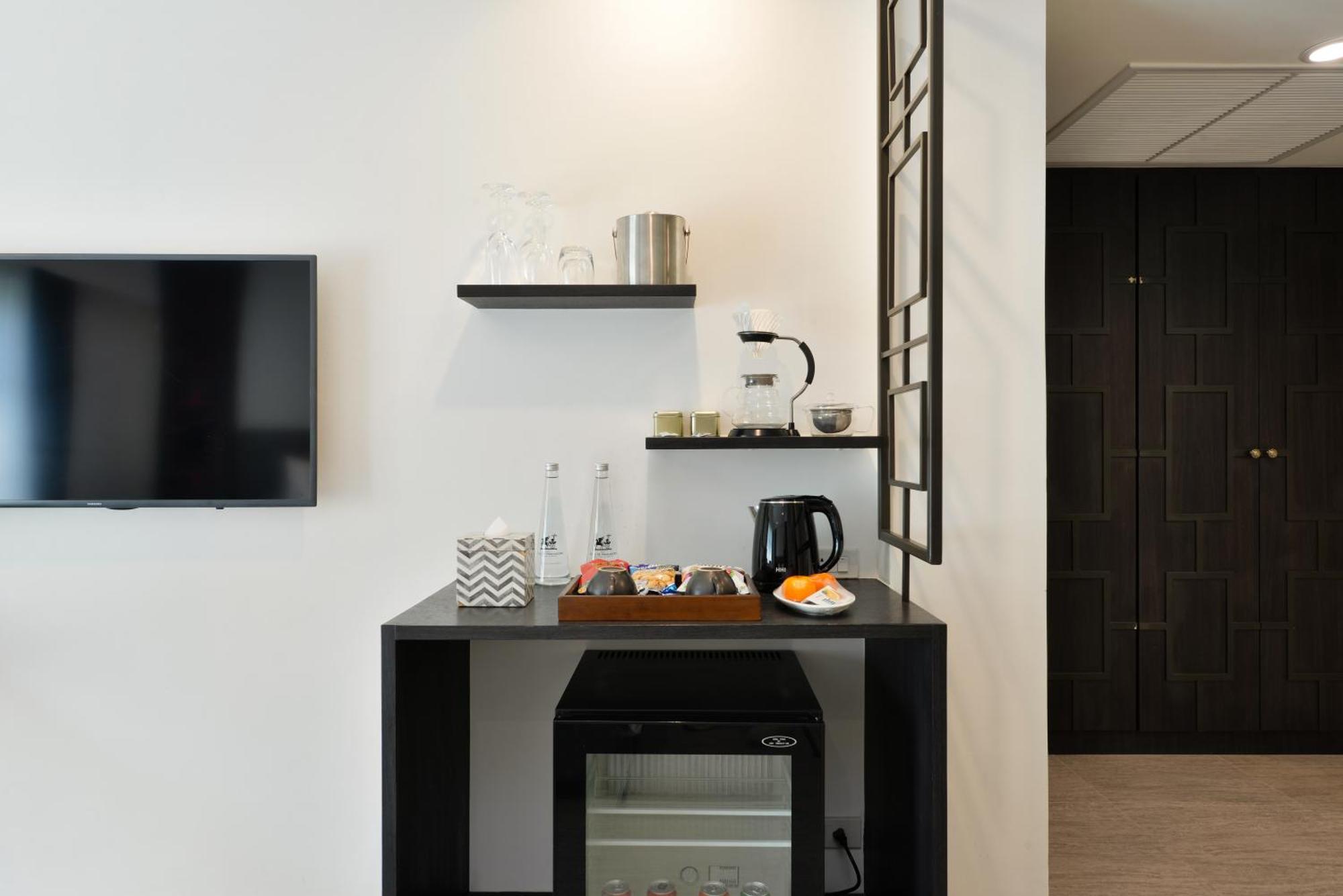 Villa De Pranakorn بانكوك المظهر الخارجي الصورة A wet bar in a hotel room