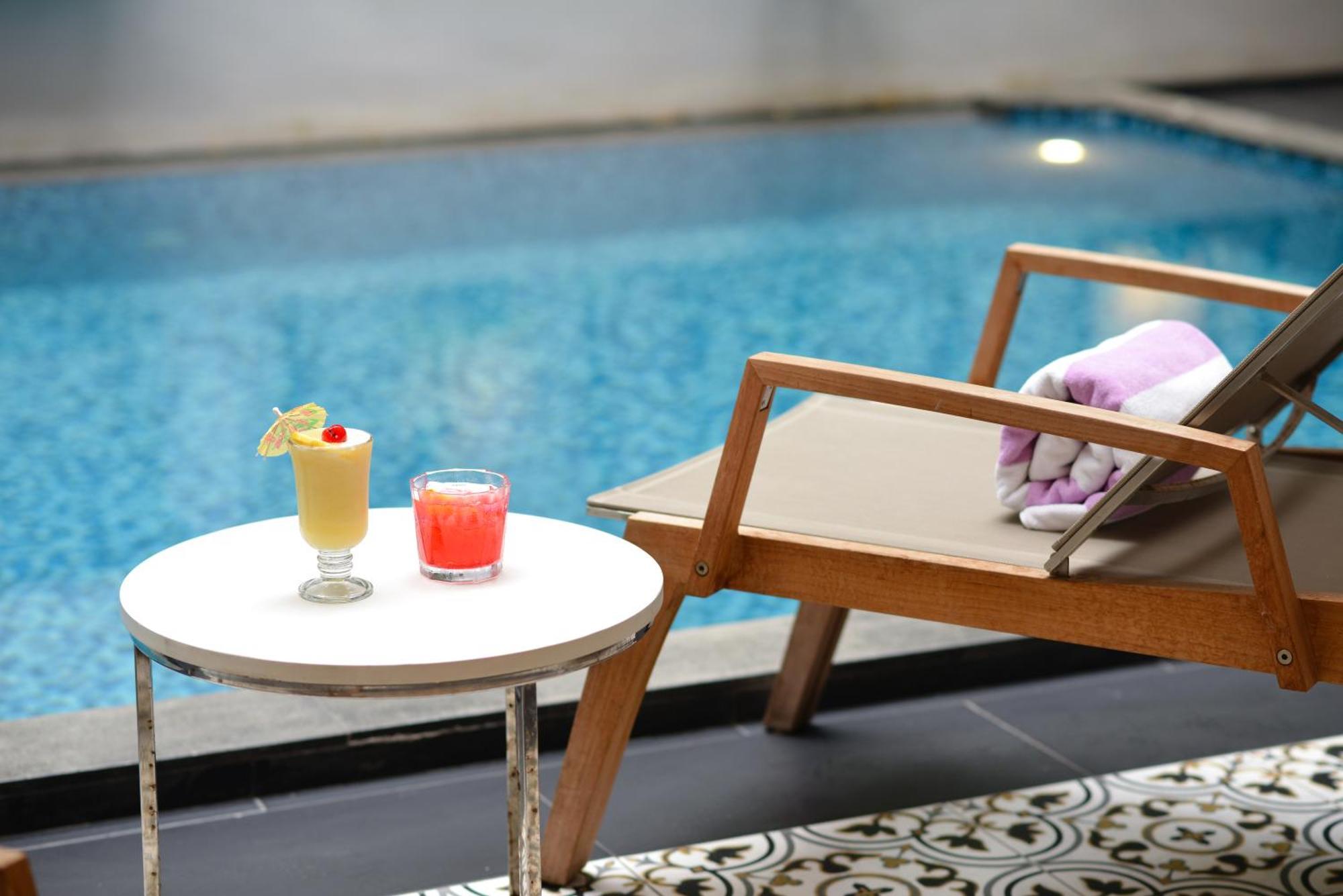 Villa De Pranakorn بانكوك المظهر الخارجي الصورة Swimming pool at the hotel